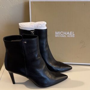 Michael Kors Sleek Black Dorothy Flex Mid Bootie